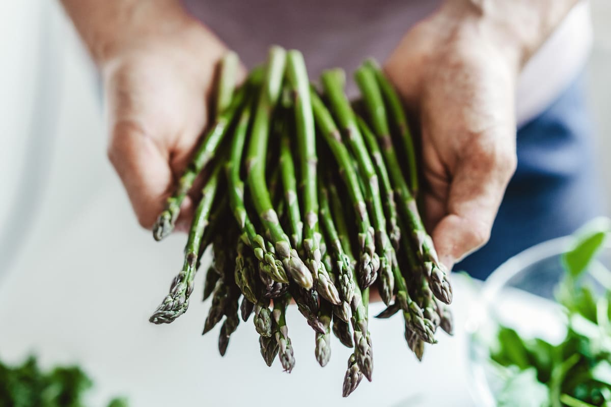 How to Prepare Raw Asparagus